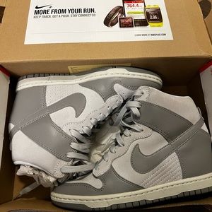 Nike dunk sneakers ( wedge sneakers ) size 8 worn 1 or 2 times.